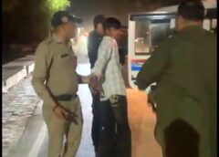 चैती मेले जा रहे युवक ने लापरवाही से कार चलाते हुए सामने से आ रही गाड़ियों को रौंदा