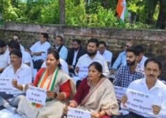 कांग्रेस कार्यकर्ताओं ने केंद्र सरकार के खिलाफ जमकर नारेबाजी करते हुए ज्ञापन सौंपा
