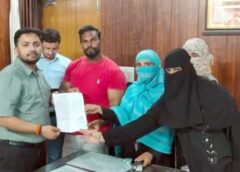 प्रशासन द्वारा सील किए गए माध्यमिक विद्यालय को खुलवाने को लेकर एसडीएम को सौंपा पत्र